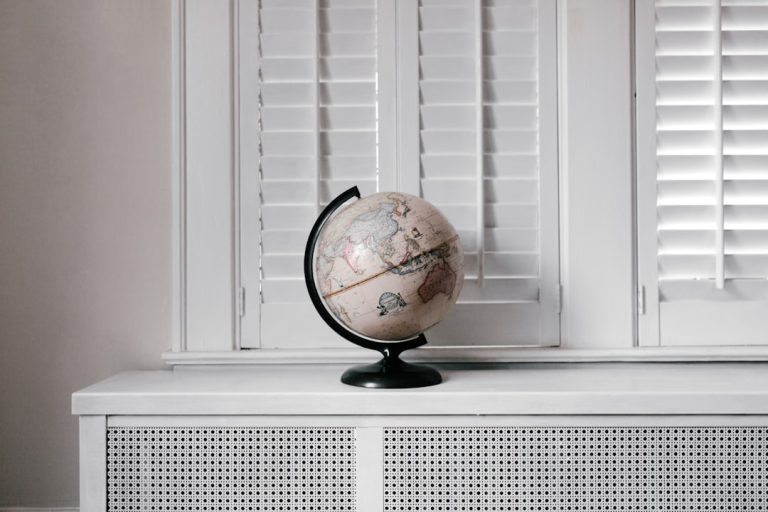 From Backpack to Briefcase: Navigating the Spectrum of Travel Styles